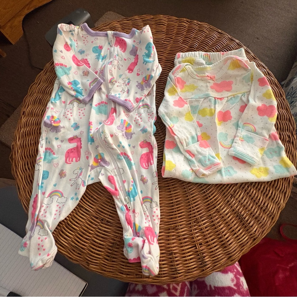 19 Piece Bundle of Newborn and 0-3 Baby Girl Clothing - Picture 7 of 16